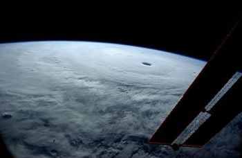 台風19号　宇宙からの映像.jpg